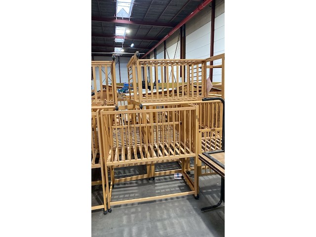 18x verrijdbaar houten kinderbed - afbeelding 1 van  5