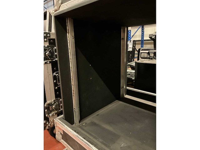 19" 12u stolp flightcase met binnenrack - afbeelding 1 van  3