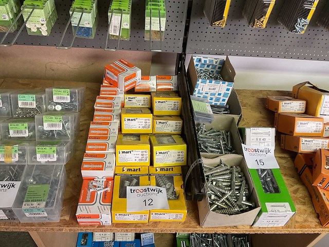 19 dozen pluggen - afbeelding 1 van  9