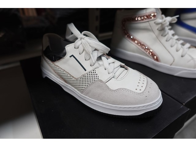 19 paar damessneakers - afbeelding 2 van  6