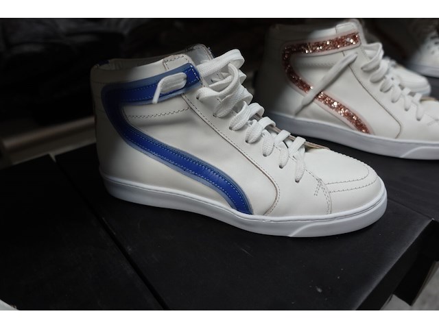 19 paar damessneakers - afbeelding 3 van  6