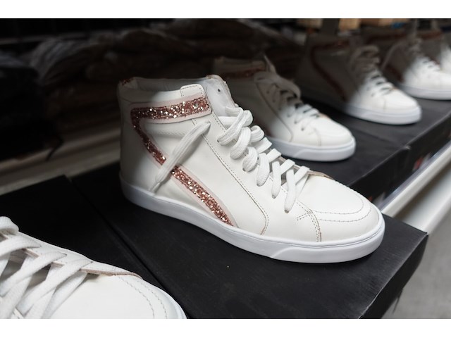 19 paar damessneakers - afbeelding 4 van  6