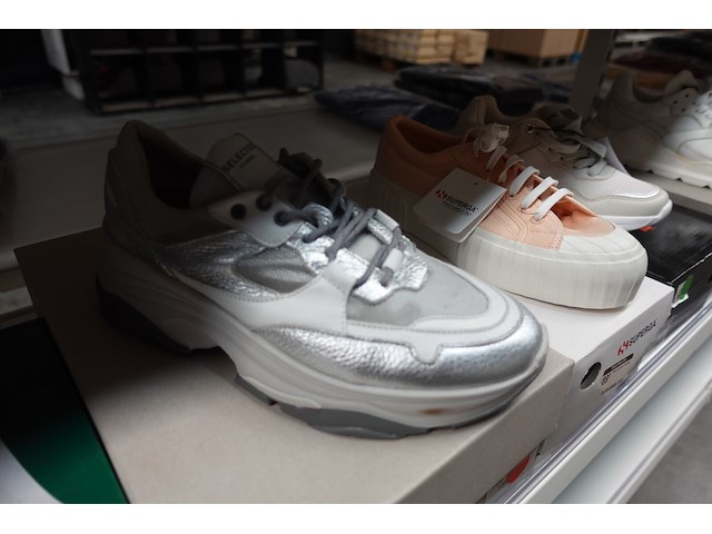19 paar damessneakers - afbeelding 6 van  6