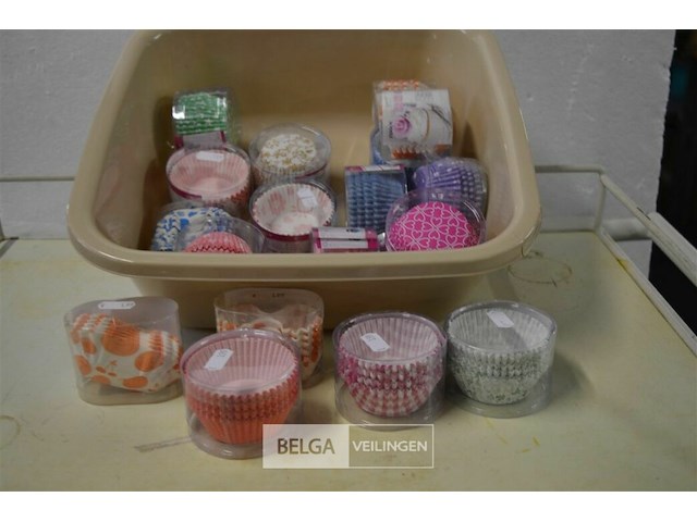 19 pakjes papieren cupe cake vormen - afbeelding 1 van  4