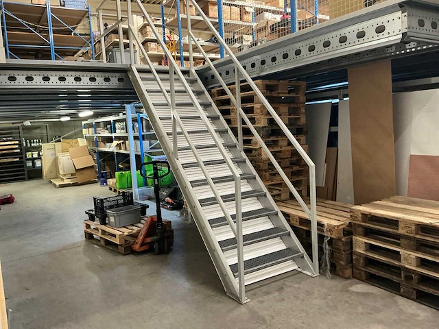 192 m2 magazijnvlonder - afbeelding 5 van  11