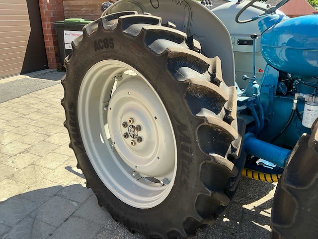 1962 county major super 4 oldtimer tractor - afbeelding 21 van  37