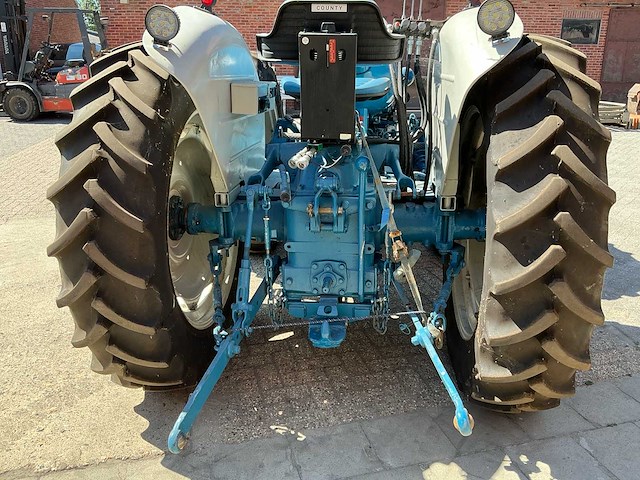 1962 county major super 4 oldtimer tractor - afbeelding 33 van  37