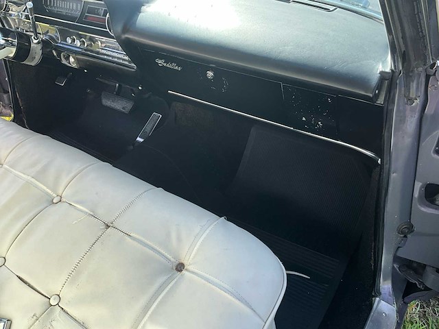 1963 cadillac coupe de ville - afbeelding 32 van  46