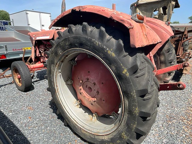 1963 internationale vintage tractor - afbeelding 16 van  22