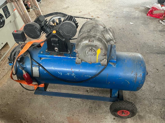 1966 luftbehallare ld223 riemaangedreven luchtcompressor - afbeelding 1 van  7