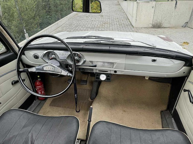 1967 audi 60 - oldtimer - afbeelding 11 van  12