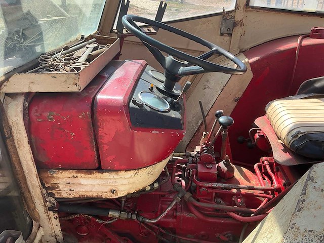 1968 international harvester 624 oldtimer tractor - afbeelding 6 van  17