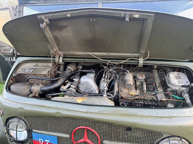 1968 mercedes benz unimog 404 legervoertuig - afbeelding 1 van  4