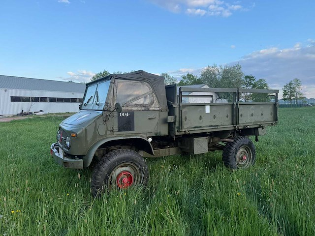 1968 mercedes benz unimog 404 legervoertuig - afbeelding 2 van  4