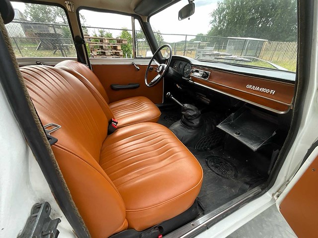 1969 alfa romeo giulia 1300 ti - oldtimer - afbeelding 23 van  44