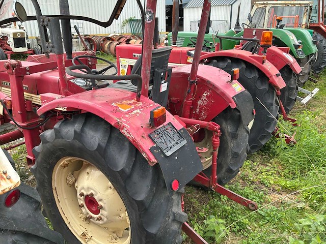 1969 mccormick 353 oldtimer tractor - afbeelding 7 van  12