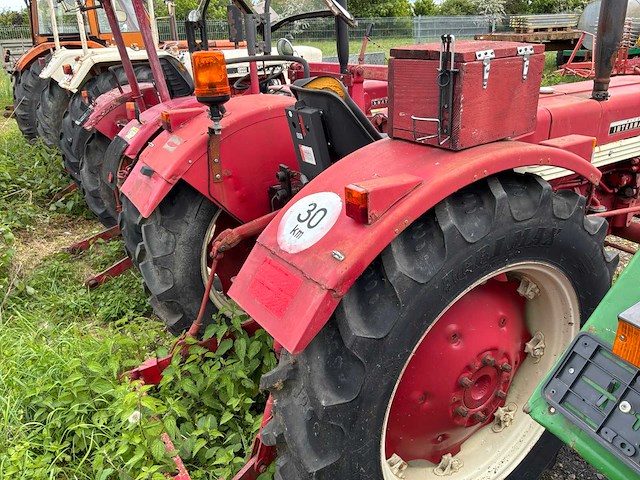 1970 mccormick 353 oldtimer tractor - afbeelding 10 van  15
