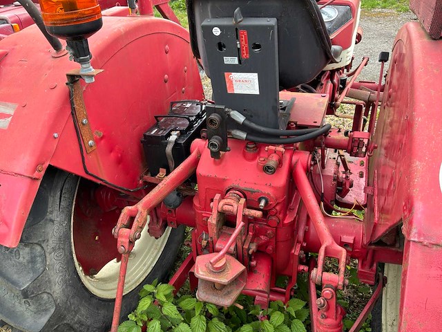 1970 mccormick 353 oldtimer tractor - afbeelding 11 van  15