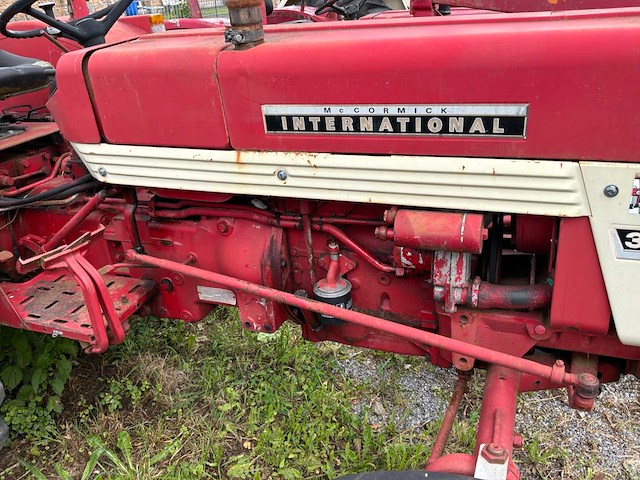 1970 mccormick 353 oldtimer tractor - afbeelding 12 van  15