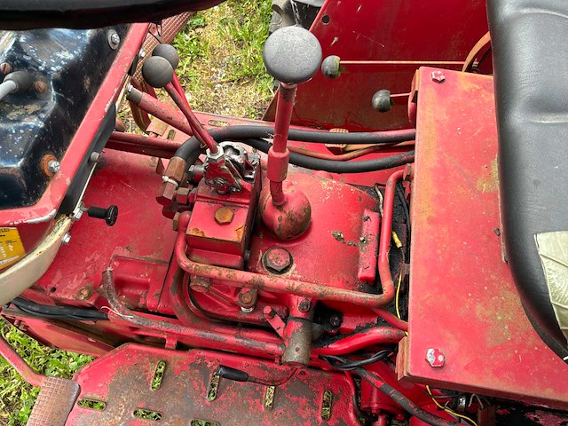 1970 mccormick 353 oldtimer tractor - afbeelding 14 van  15