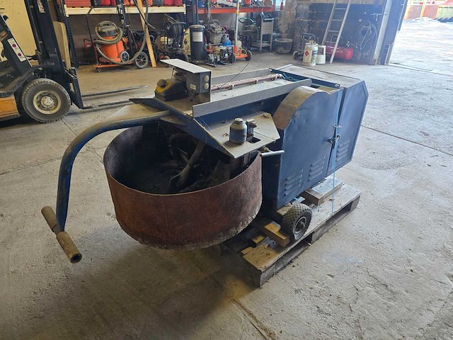 1970 zyklos metallbau kg zzr 58 betonmolen - afbeelding 1 van  7