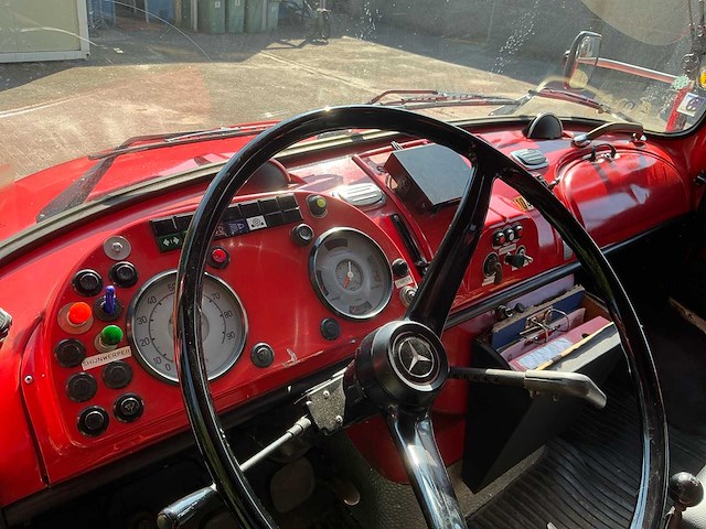 1971 mercedes-benz laf 1113 4x4 brandweerwagen - afbeelding 8 van  53