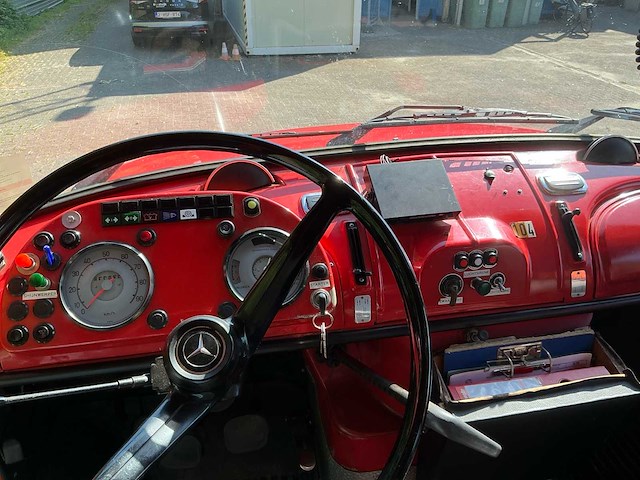 1971 mercedes-benz laf 1113 4x4 brandweerwagen - afbeelding 1 van  36