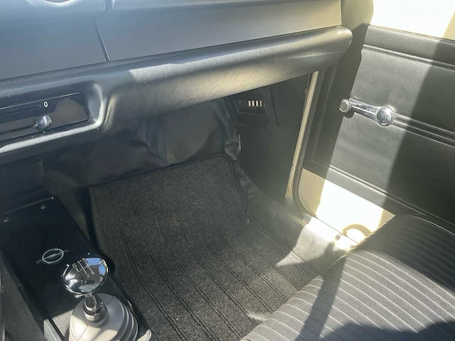 1972 opel kadett 1100 oldtimer - afbeelding 17 van  52