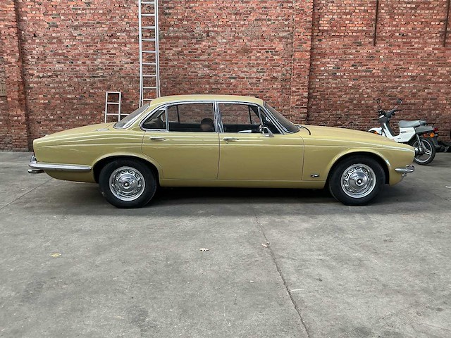 1974 - jaguar - 28 xj 6 - oldtimer - afbeelding 17 van  22