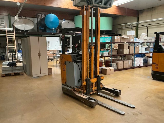 1974 jungheinrich & co vorkheftruck - afbeelding 1 van  7