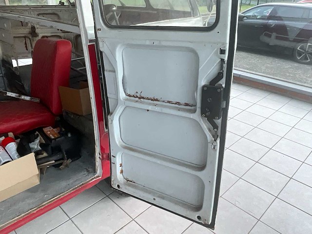 1974 volkswagen kombi oldtimer - afbeelding 15 van  31