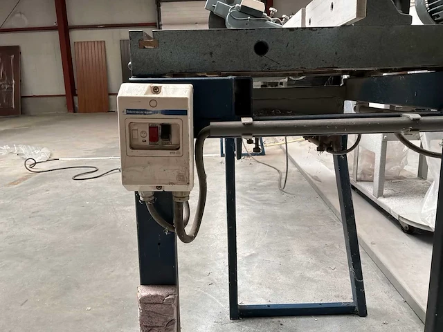 1975 oude dubbelkop kettingzaag/zaag voor aluminium profielen - afbeelding 4 van  10