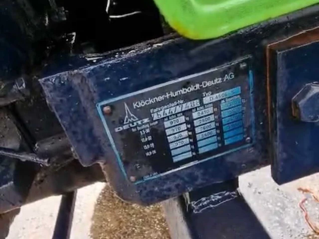 1976 deutz d4506-s oldtimer met achtergemonteerde hefmast - afbeelding 8 van  9