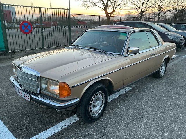 1976 mercedes 280ce oldtimer personenauto - afbeelding 1 van  22