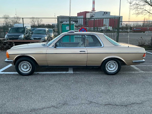 1976 mercedes 280ce oldtimer personenauto - afbeelding 12 van  22