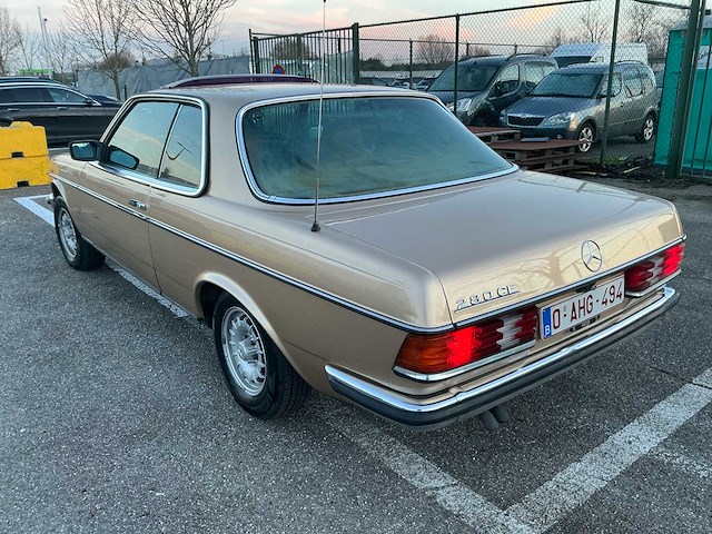 1976 mercedes 280ce oldtimer personenauto - afbeelding 16 van  22