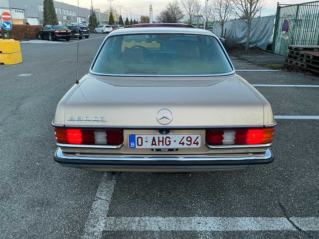 1976 mercedes 280ce oldtimer personenauto - afbeelding 17 van  22