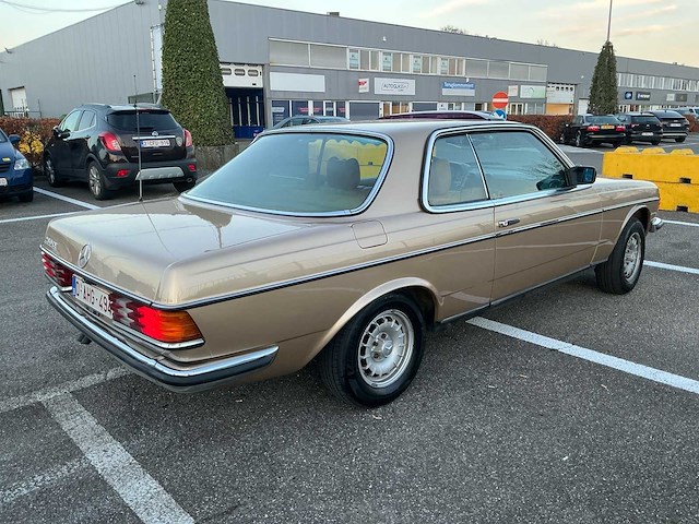 1976 mercedes 280ce oldtimer personenauto - afbeelding 18 van  22