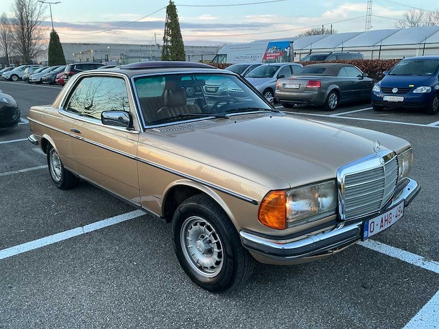 1976 mercedes 280ce oldtimer personenauto - afbeelding 20 van  22