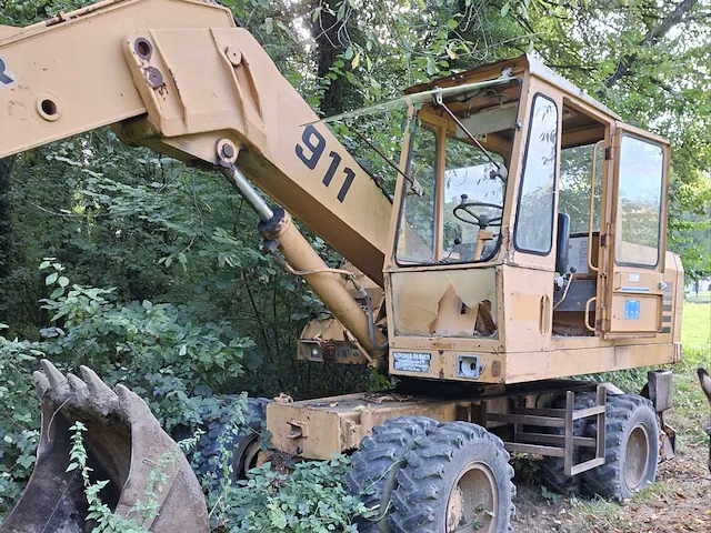 1978 liebherr a911 bouwkraan - 1978 liebherr a 911 wielgraafmachine - afbeelding 1 van  8