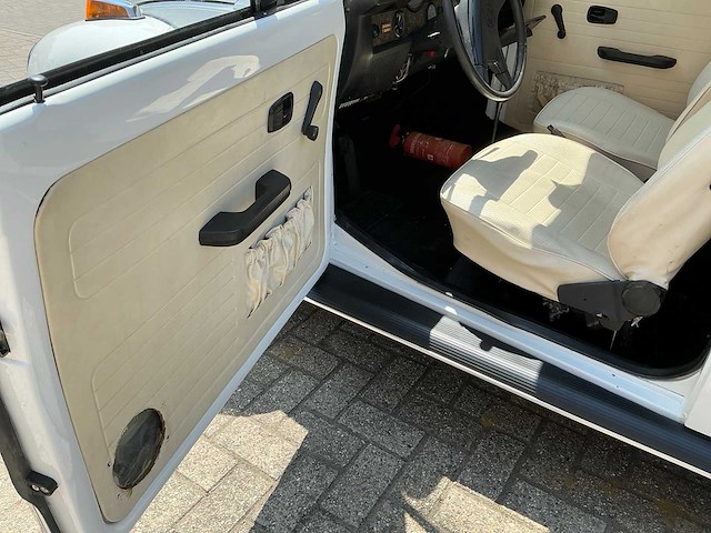1978 volkswagen cabrio kever 1.6 injectie white edition karmann - afbeelding 19 van  42