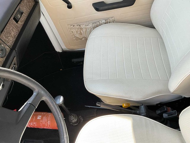 1978 volkswagen cabrio kever 1.6 injectie white edition karmann - afbeelding 28 van  42