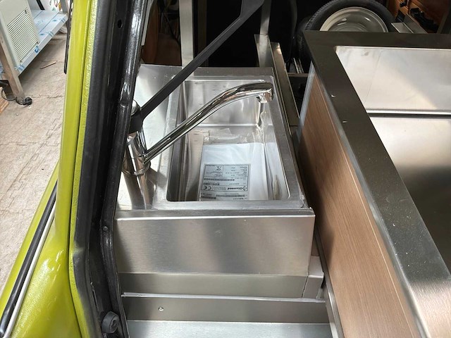 1979 trabant break 601 oldtimer foodtruck - afbeelding 4 van  17