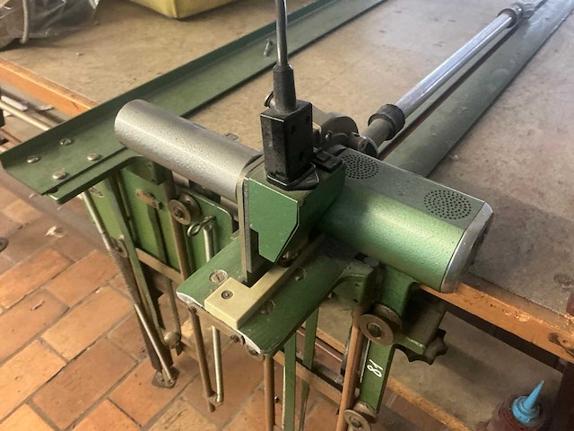 1980 hovy’s st-101 grote werktafel met elektrisch snijmes op geleider - afbeelding 5 van  10