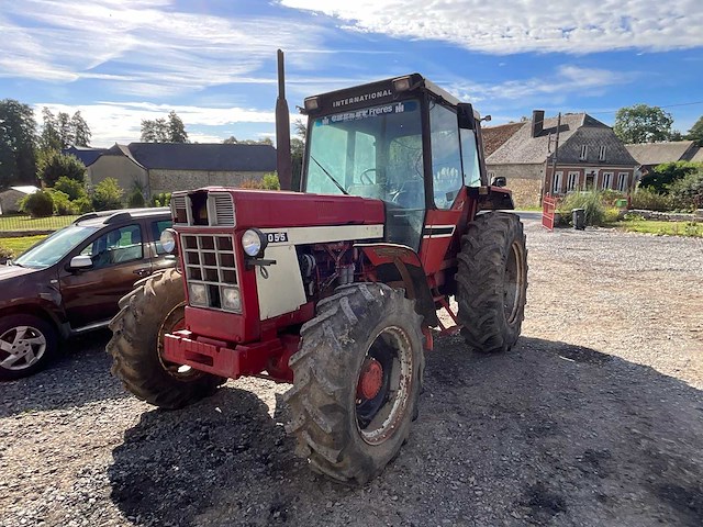 1980 international 1055 4wd landbouwtractor - afbeelding 1 van  35