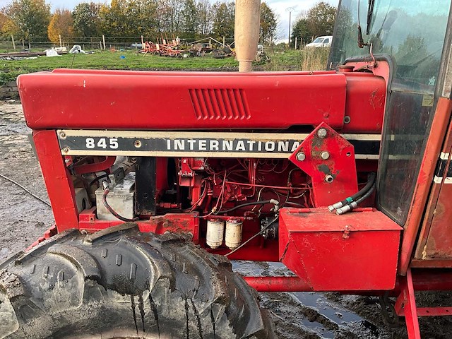 1980 international 845 + voorlader + accessoires - afbeelding 8 van  82