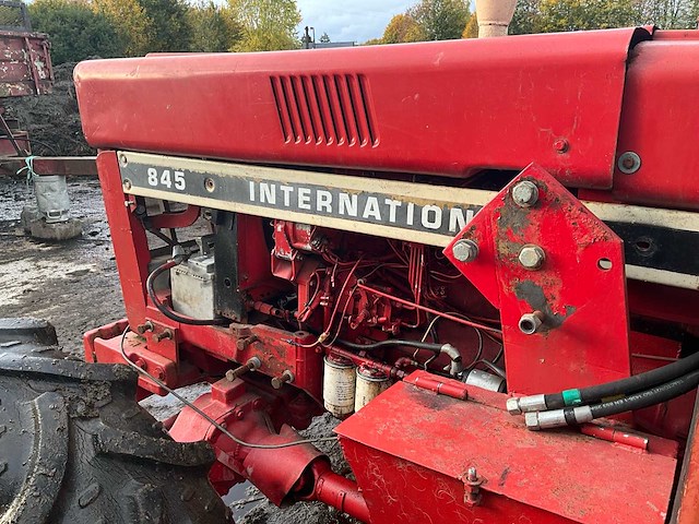 1980 international 845 + voorlader + accessoires - afbeelding 9 van  82