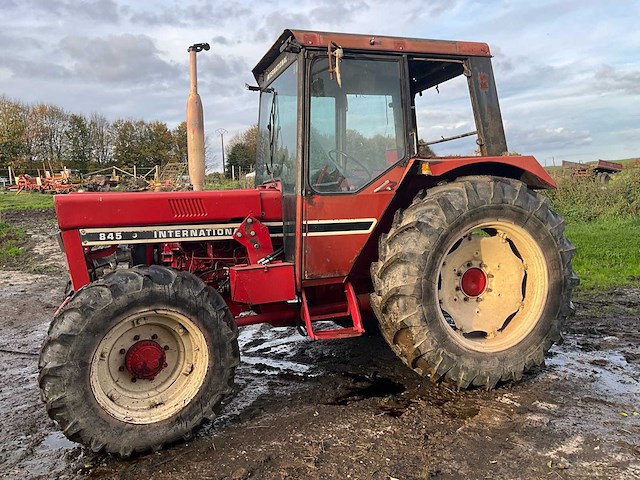 1980 international 845 + voorlader + accessoires - afbeelding 12 van  82