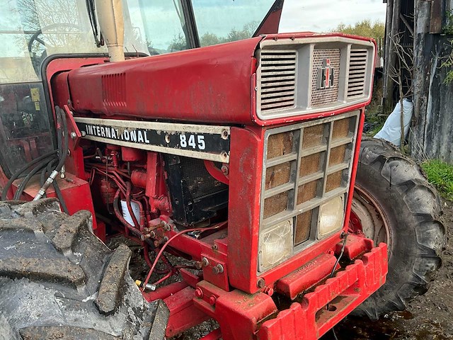 1980 international 845 + voorlader + accessoires - afbeelding 27 van  82