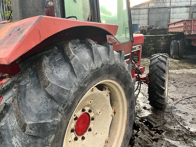1980 international 845 + voorlader + accessoires - afbeelding 32 van  82